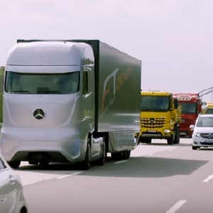 Умный тягач Mercedes-Benz Future Truck 2025